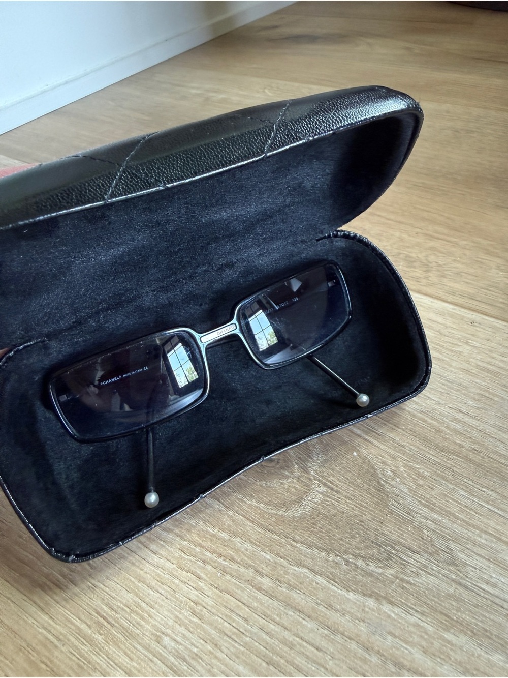 Vintage Chanel sunglasses 5047 h Black with pearl ends - Picture 12 of 15